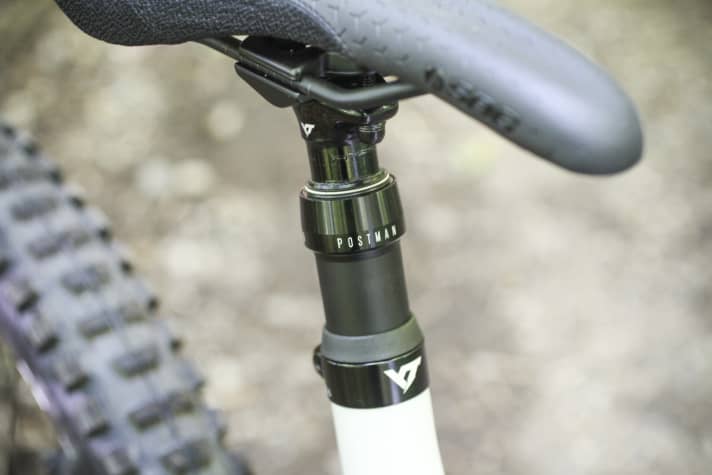   The YT Postman dropper post offers 125, 150 or 170 millimetres of travel, depending on the frame size.