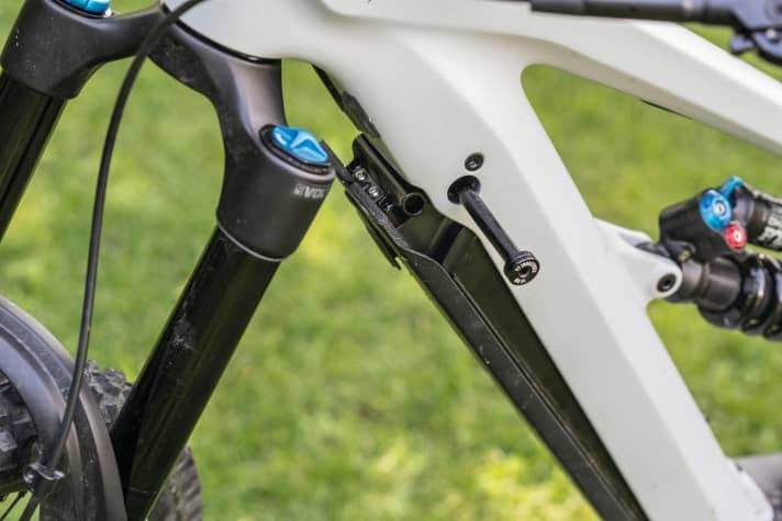   Practical and solid - the battery is held in place on the down tube by two bolts and can be removed without a spanner.