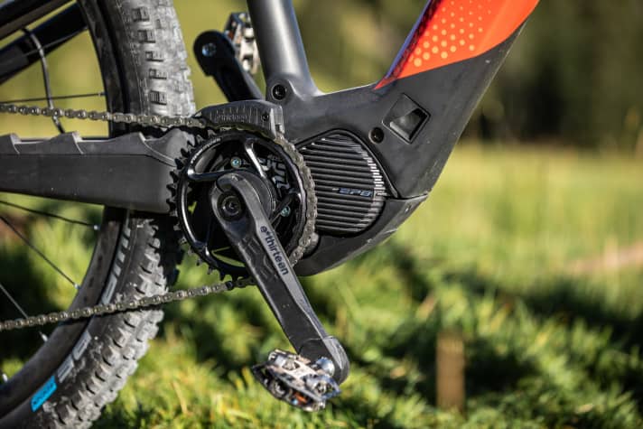   The bottom bracket houses the newly introduced Shimano EP8 motor. The narrow installation dimensions make the slim frame design of the R.X 357 possible in the first place.