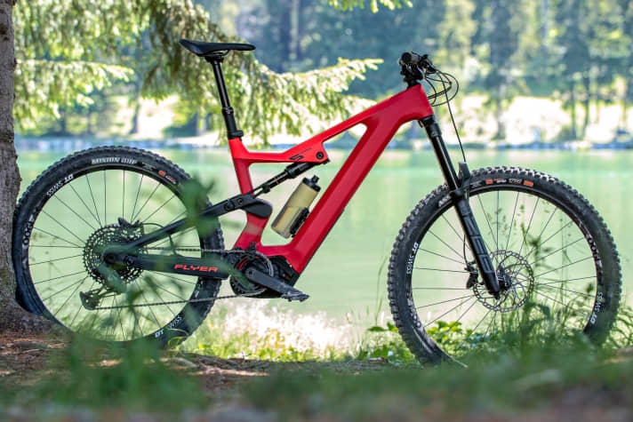   Das Uproc6 ist lang und laufruhig. Eine gewisse Portion Spieltrieb geht dem Bike mit dem kleinen 27,5-Zoll-Hinterrad jedoch ebenfalls nicht ab.