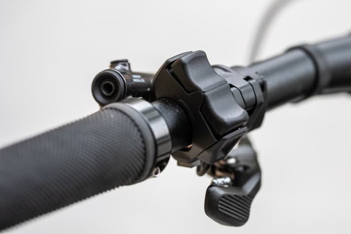   The new EP8 lever with its recesses is designed to give the rider more feedback and control.