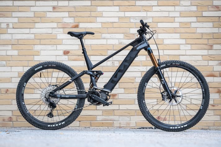   Großes Vorderrad, neuer Motor, neue Farben, neue Ausstattung: Das sind die Änderungen am Husqvarna Mountain Cross für die kommende Saison. Das Topmodell MC7 kostet 6799 Euro.