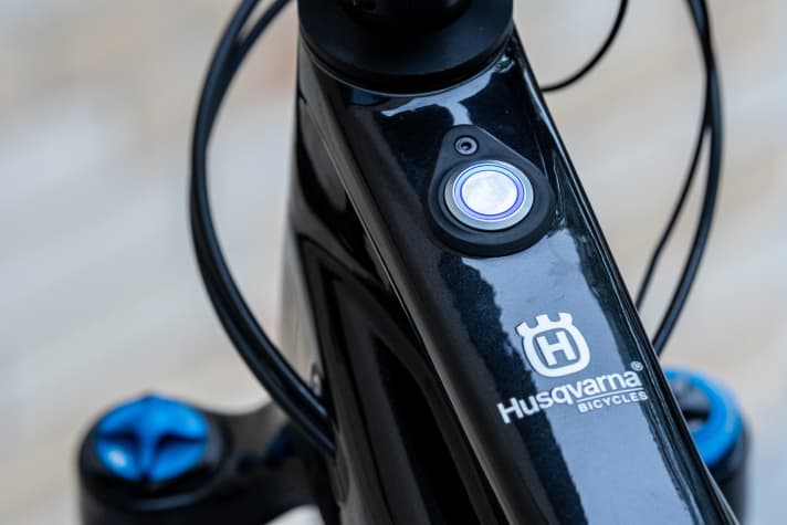   The on/off button sits elegantly in the top tube. Off you go at the touch of a button!