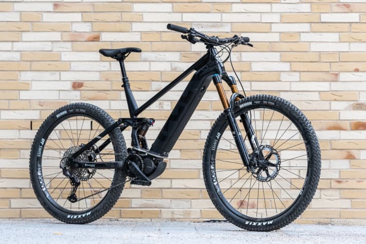   Husqvarna is upgrading all E-MTB fullys to the new EP8. The bikes are powered by the proven Simplo battery with 630 watt hours. The all-rounder Mountain Cross gets further updates. Here you can find <a href="https://www.bike-magazin.de/mountainbike/all-mountain/neuer-motor-grosses-vorderrad-das-husqvarna-mc/" rel="noopener noreferrer">all about the 2021 Husqvarna models</a> .