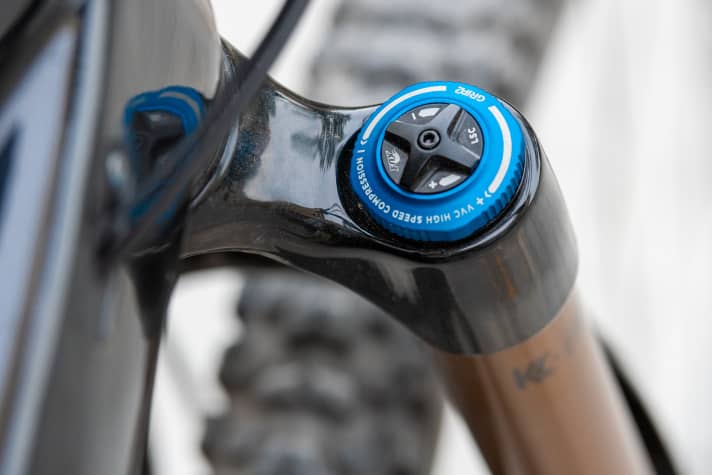   The Fox 36 Factory Grip2 works on the top model - elegant and with a wide range of compression and rebound damping adjustment options.