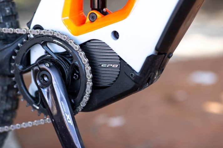   Shimano's new EP8 is at the centre of the E-Inceptions. Light and compact, it fits into the slim full carbon frames.