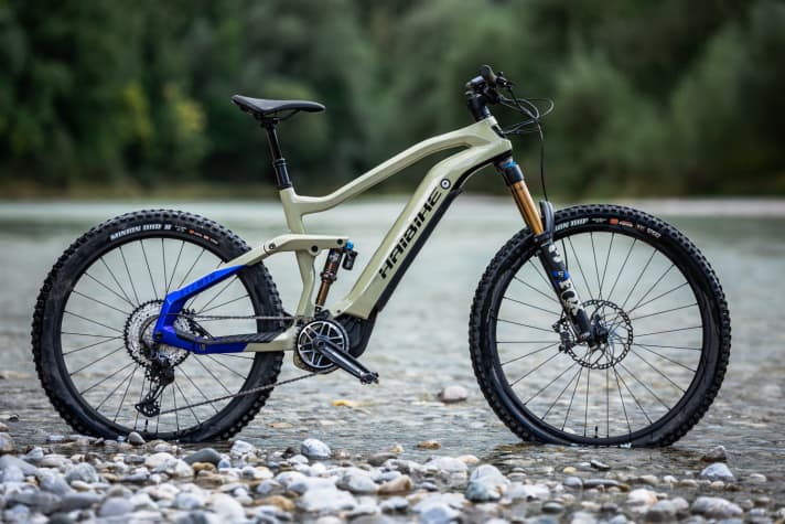   Built close to the water? Certainly not. With the robust All Mtn 7, you can let it rip off-road.