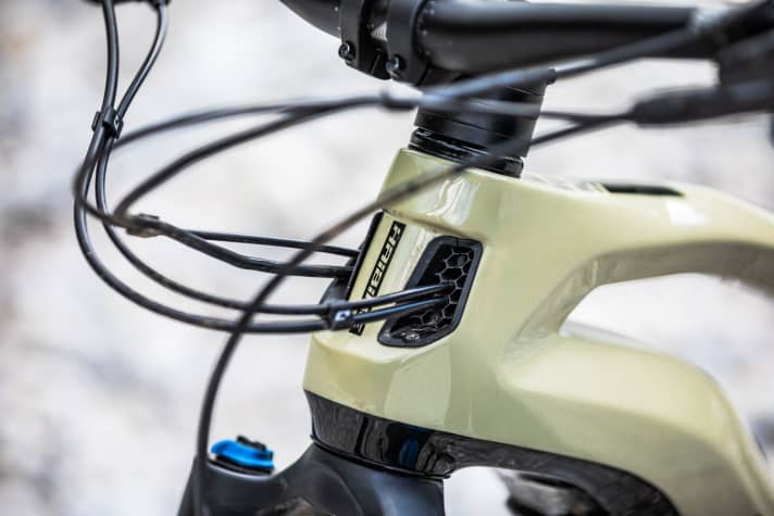   The new bikes have inherited the massive front end from the extravagant Flyon. As different as the Haibike models are: Visually, they speak the same language.