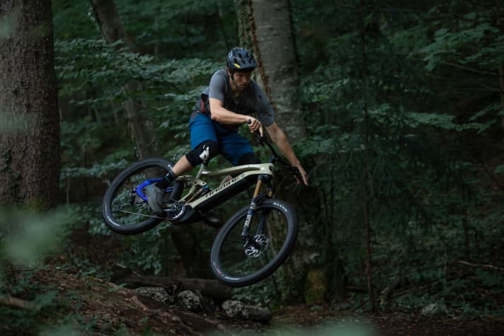   The pop-tuned rear suspension gives the bike a lively ride feel. The new Haibike All Mtn 7 likes jumps.
