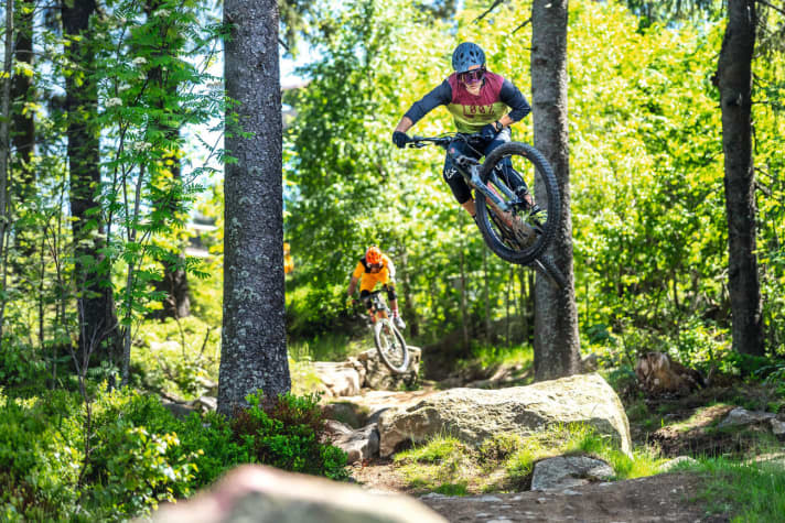   Full throttle through the stone field? That's what the heavy 38 mm forks are built for!