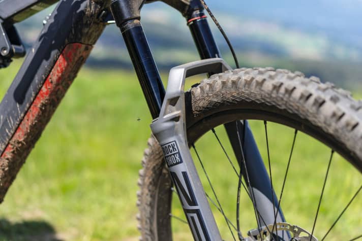   Statt knalligen Farben ist das Casting der Zeb Ultimate in dezentem Grau gehalten.