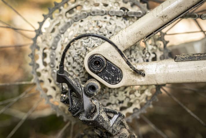   The Sam² is only available in the shop with 29er wheels. However, the flip chip on the chainstay also makes it possible to fit a 27.5 mm rear wheel. Then with significantly shorter chainstays.