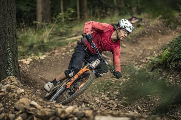   Enter the berm with momentum, aim for the corner exit and let gravity take its course. The EMTB editor is wide-eyed!