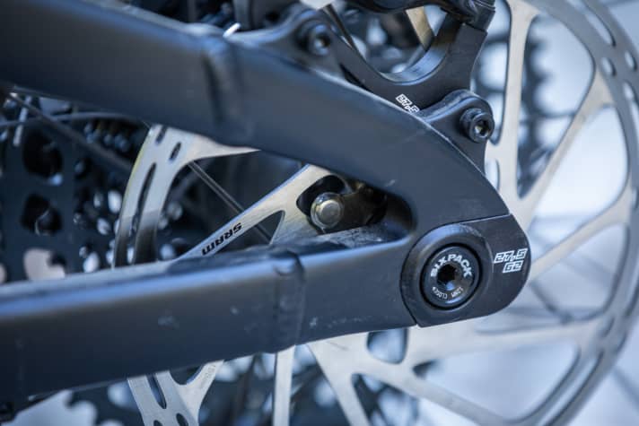   The chainstay length can be adjusted to a 29er or 27.5er rear wheel using the flip chip on the dropout.