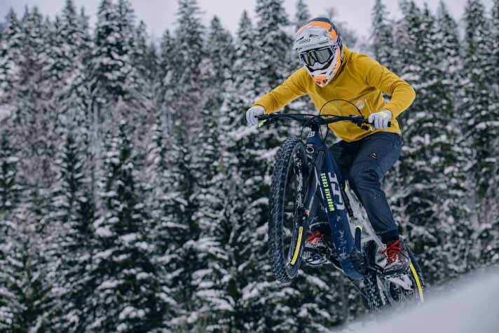 Guido Tschugg already seems to feel at home on his new Husqvarna bike. He supports the new brand in many areas.
