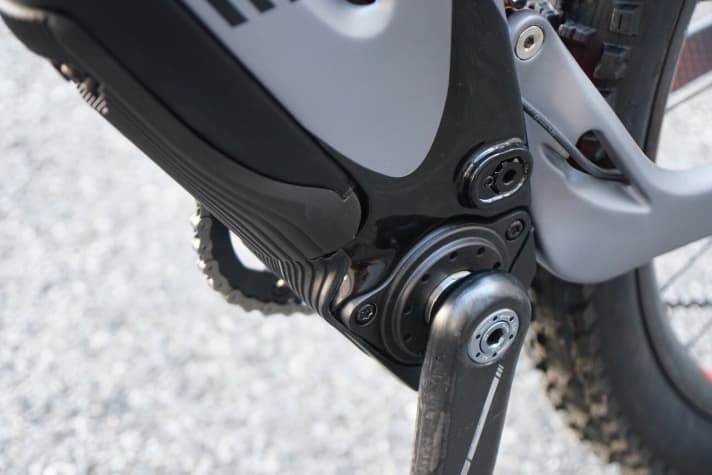   The Fazua motor is also visually very discreet and allows for a simple, MTB-like design. However, the motor power and range are clearly inferior to conventional drives.