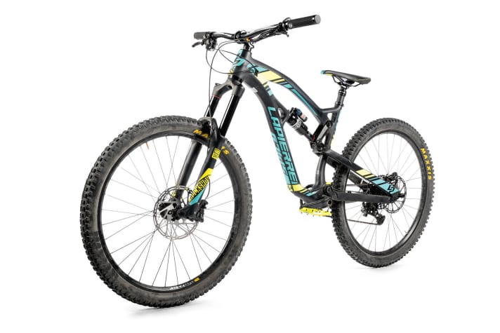   Lapierre Spicy 527: Loves it fast and steep: the new Spicy has been trimmed even more uncompromisingly for racing by series world champion Nico Vouilloz. Also available with an electronic suspension system.   
