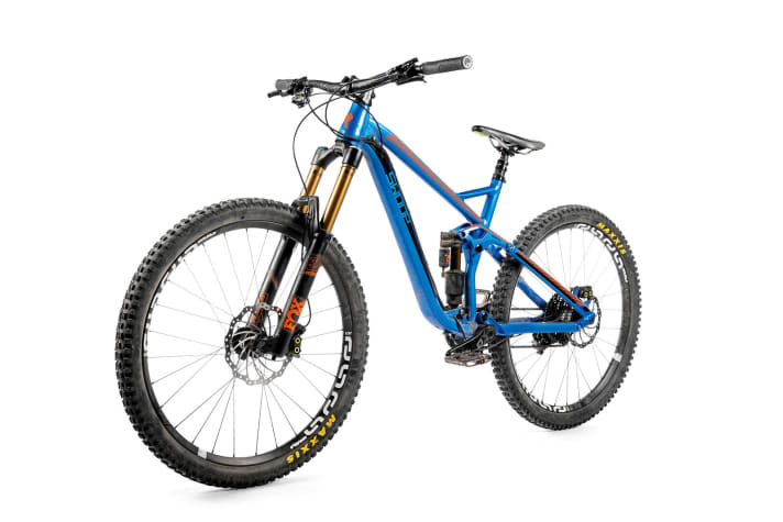   Radon Swoop 170 10.0 HD: Special colour: Radon paints its 10.0 Swoop anthracite instead of blue. The Swoop 170 is available in five models from 2000 euros. A model with a more playful geo is planned.    