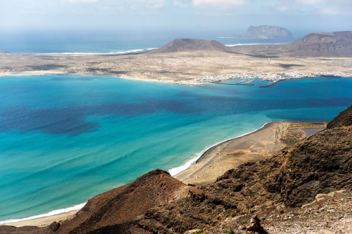   View of the bay: "Seeing blue water like this in winter gets the happiness hormones flowing," says Bryan, thinking of the dark days at home. We also think: I want to go there!