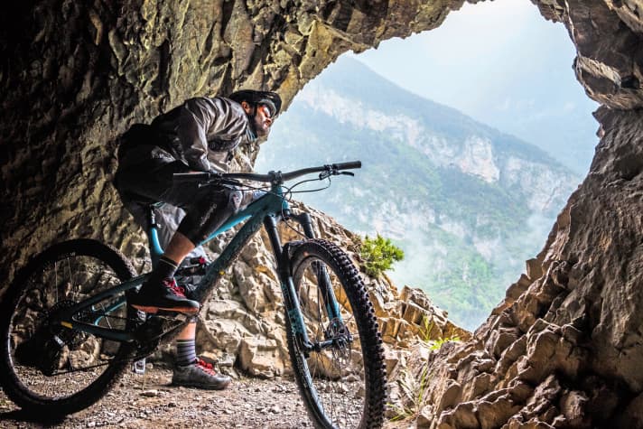   And always rain and storms. Rafa ducks into an old rock tunnel on the way into the Cinca Valley, which was probably used as shelter by the Cathar knights in the Middle Ages.