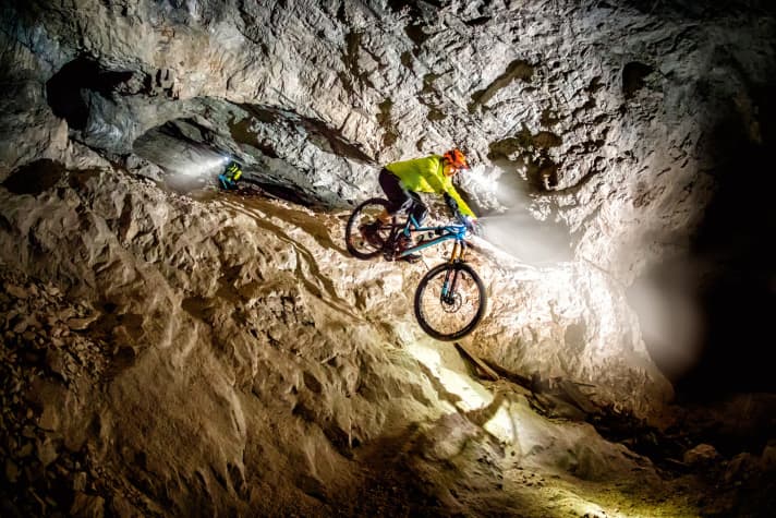   Black-Hole-Trail - Tipp: Eine Extra-Lampe mitbringen – das beruhigt die Psyche. 