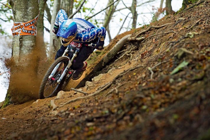   Ticking time bombs: Quickly bombed into the slope - no problem? Not at all! Handlebars don't forget and don't heal themselves. Every fall and every hard use stresses the material and can lead to sudden breakage.