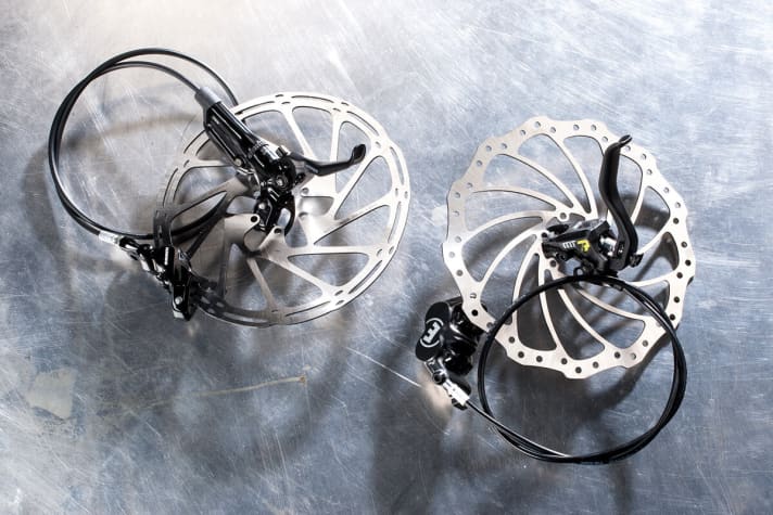   Brake test: Magura MT7 (right) against SRAM Guide RSC (left)