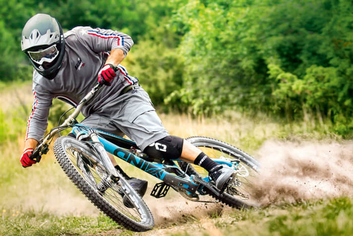   Test carbon enduro bikes: One for everything: Very few people can afford two bikes. Enduros with their all-round qualities offer a good compromise. Some (e.g. the YT Capra here) even rocket through the terrain like mini downhillers. Braaaap!