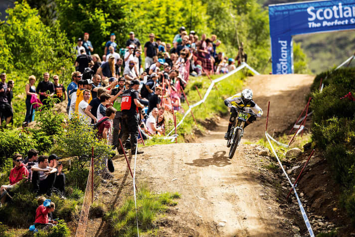   Fort William (Schottland): World­cupper wissen, wenn du hier bestehen willst, musst du fit sein. Marc Beaumont 2014 kurz vor dem Ziel-Sprint.