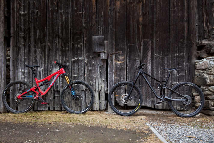   Pivot Firebird Pro XT/XTR (links) gegen Merida  One Sixty 7000 (rechts)