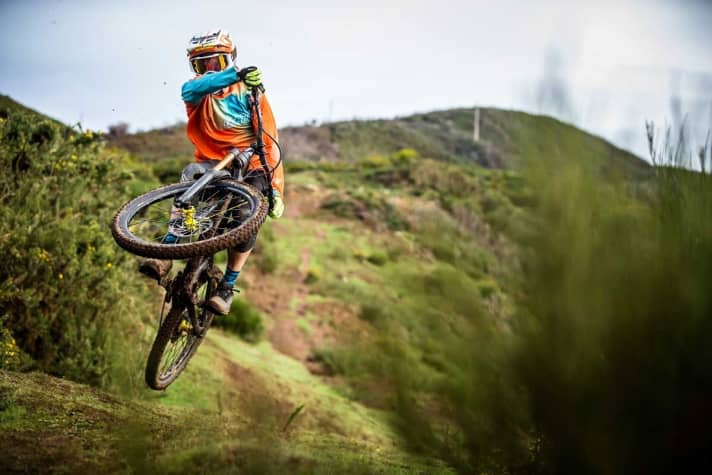   No way, the classic freerider no longer exists! It's not just Canyon that believes in the former premier class. Manufacturers such as Cube and YT are also launching bikes with ample suspension travel for 2018 - without a double crown fork.