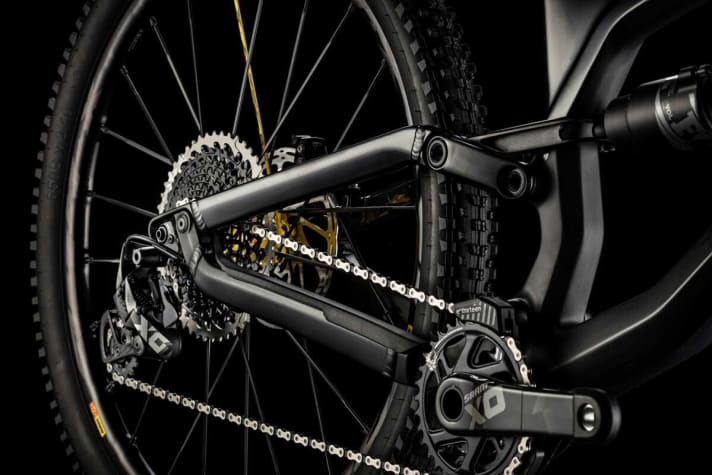   Playful genes: With a 440 mm reach (size M) and 425 mm chainstays, the Torque demonstrates freeride qualities. The rear triangle is made of aluminium.