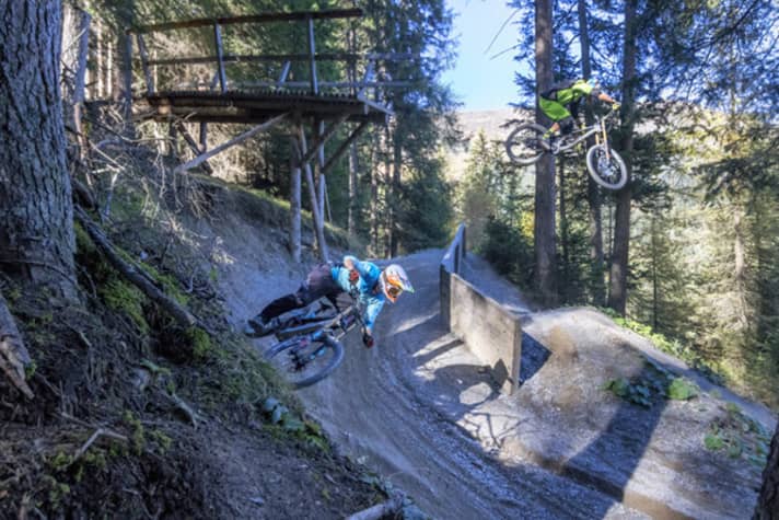   Spätzünder: Der Park in Serfaus-Fiss-Ladis öffnet erst am 8. Juni. Dafür haben wir in der aktuellen Ausgabe einen Coupon im Wert von 12 Euro für die Eintrittskarte im Bikepark SFL beigelegt. SIEHE FREERIDE 2/18 Seite. 29.