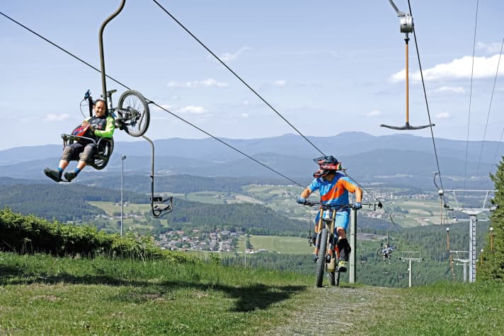   Assisted climbing 2.0: The E-Downhiller combines downhill fun and fitness training to create the perfect bike park mix.