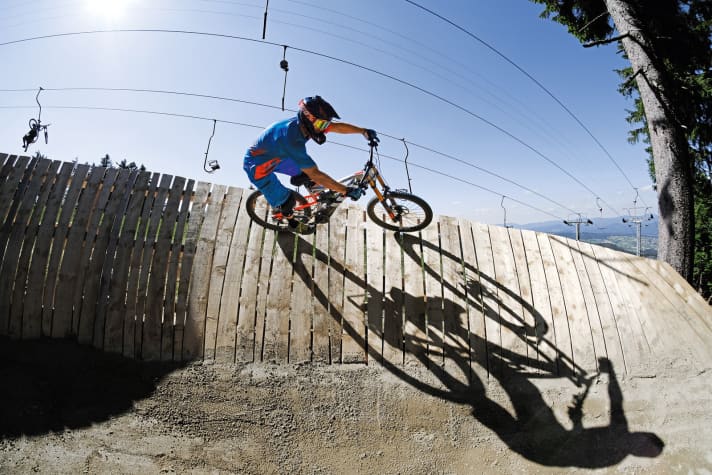  Sobald die Schwerkraft am Rotwild zerrt, verschwindet der Motor aus der Wahrnehmung – da heißt’s dann nur noch: Spaß im Park.