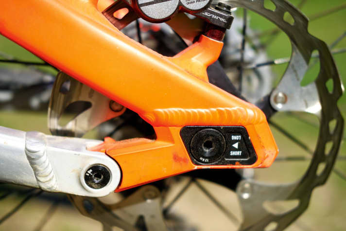   Lang und länger: In der "kurzen" Einstellung ist der Hinterbau genau richtig. Die lange brauchten wir nicht, Laufruhe und Balance des Bikes waren auch so perfekt.