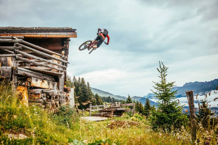   Danny MacAskill und Claudio Caluori verraten ihre Lieblingstrails in Graubünden.