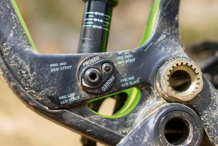   Spoilt for choice: the Rose offers four settings with its flip-chip. Two change the geometry, two the progression of the rear end.
