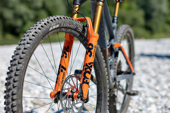   Cube – Alleskönner: Die neue Grip2-Kartusche macht aus der vormals sehr sportlichen 36 einen perfekten Allrounder. Von Komfort bis Race ist jetzt jeder Modus möglich. Ein Genuss!