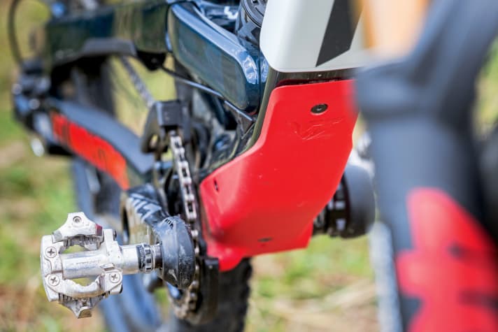   YT and Kona protect their carbon frames from nasty stone chips with form-fitting plastic parts. YT also covers vulnerable areas with transparent paint protection film.