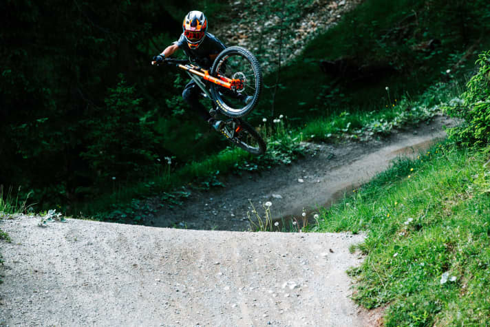   4. Fahrtechnik-Video von Jacksons Bike School