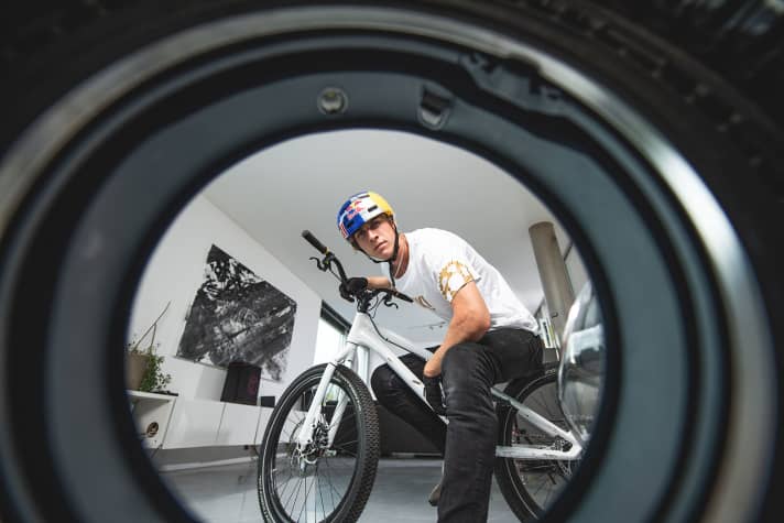   Video production: Fabio Wibmer in the home office