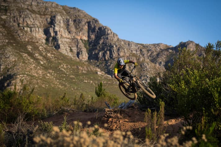   So spaßig, agil und leichtfüßig fuhr bisher kein E-MTB. Das Levo ist ein astreines Trailbike mit Hilfsmotor.