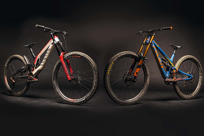 Duel of the worldcuppers: The premium brand Pivot (right) can't compete with the direct-to-consumer Canyon in terms of price, that's for sure. The entry-level model already costs € 7299.