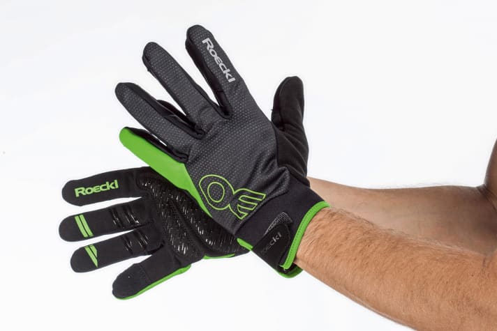 In terms of ergonomics and features, the Roeckl Riga is one of the <a href="https://www.bike-magazin.de/bekleidung/handschuhe/test-mountainbike-winter-handschuhe/page/2#read" target="_blank" rel="noopener noreferrer nofollow">best light winter gloves for bikers</a> on the market. The Bobshop has the <a href="https://www.awin1.com/cread.php?awinmid=13708&awinaffid=471469&clickref=B+Roeckl+Wintergloves+BF&ued=https%3A%2F%2Fwww.bobshop.com%2Fde%2Froeckl%2Fwinterhandschuhe-riga-1%2F" target="_blank" rel="noopener noreferrer nofollow">Windstopper glove on offer for 39.95 euros</a> * - ten euros cheaper than the regular price.