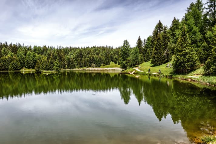   Idyllic lake with 1a cake address. A stop at the Felixer Alm is a must.