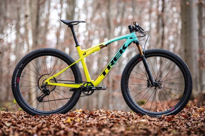   Trek Supercaliber 9.9 XX1. Price: 9499 euros, weight: 9.8 kg.