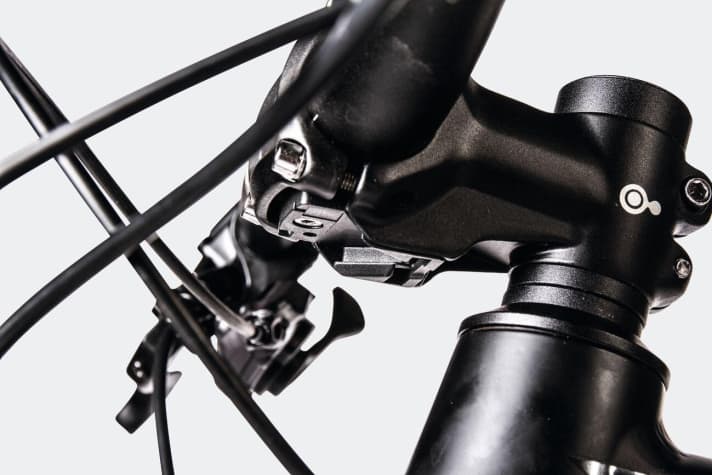   The stem and seat clamp of the Bulls Copperhead have integrated fixtures for attaching a light with the Monkey Link standard.