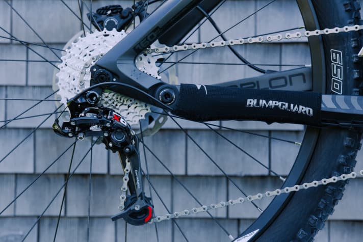   On the Horst link of the Kuro, a combination of plain and industrial bearings ensures a rigid rear triangle.