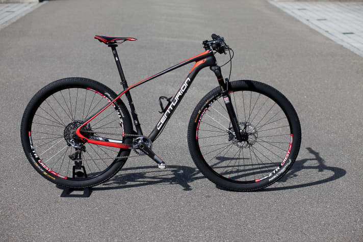   Das Centurion Backfire Carbon Team.29 ist das Topmodell und wiegt 8,4 Kilo.